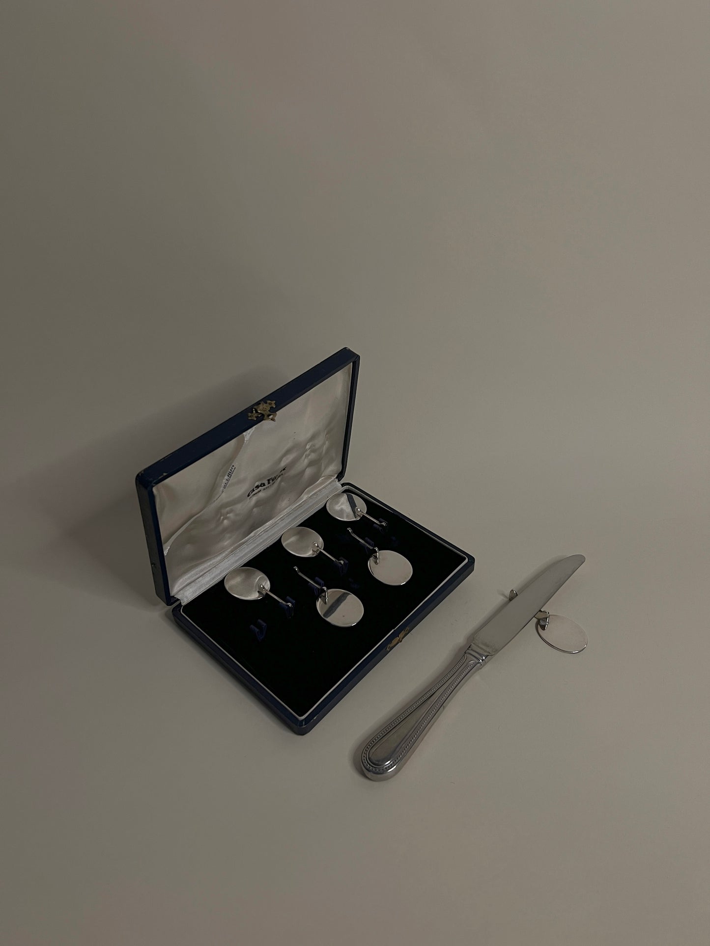 Vintage Plata Lappas Oval Art Deco Knife Rests in Fitted Case (Set of 6). Marked Casa Furst