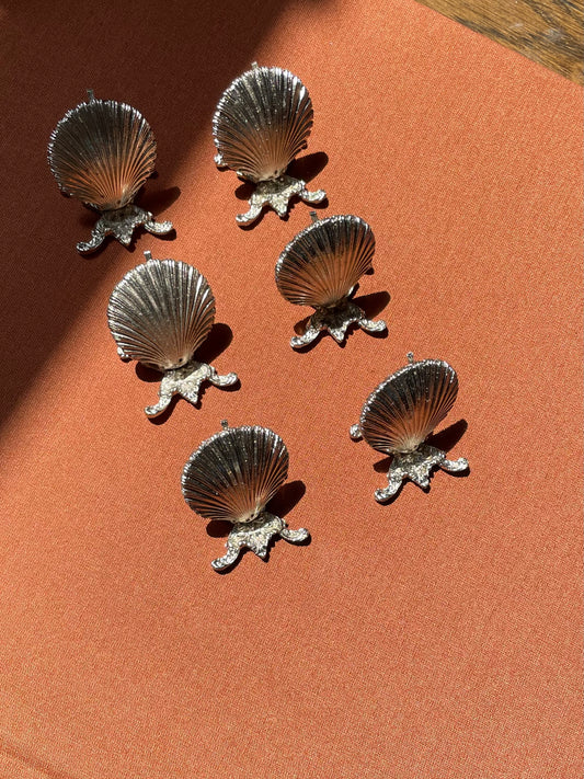 WHLSL CBC MAY Vintage silver plated Scallop Shell Form Place Card Holders - set of 6